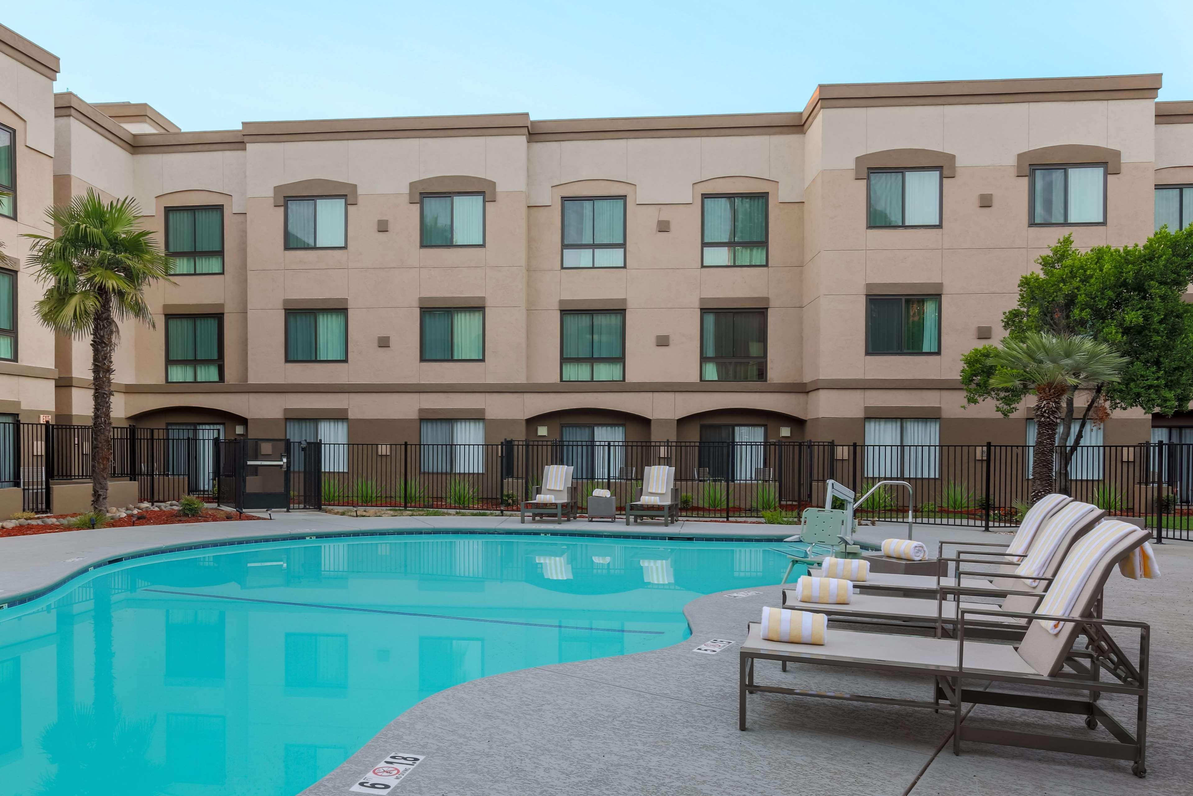 Doubletree Suites By Hilton Hotel Sacramento - Rancho Cordova Exterior photo